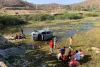 भेड़माता पुलिये से 7 फ़ीट गहरी मोरन नदी में गिरी कार