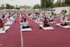 अंतर्राष्ट्रीय योग दिवस :  डूंगरपुर में मनाया आठवाँ अंतर्राष्ट्रीय योग दिवस, लक्ष्मण मैदान में लोगों ने किया योगाभ्यास