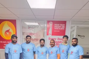 सपना फाउंडेशन के सदस्यों ने जन्मदिन पर किया रक्तदान