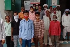 रघुनाथपुरा गांव के कुछ परिवारों ने जिला कलेक्टर ओर एसपी से की मुलाकात, दबंगो द्वारा परेशान करने का लगाया आरोप