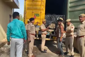 अवैध शराब पर कार्रवाई : रतनपुर चोकी पुलिस ने 65 लाख की अवैध शराब से भरा कंटेनर पकड़ा, चालक गिरफ्तार