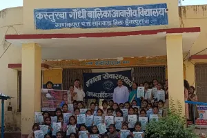 ममता सेवा संस्था व श्री आर के होम्योपैथी हॉस्पिटल सागवाड़ा द्वारा सेनेटरी पैड्स(नैपकिन)  निःशुल्क वितरण कार्यक्रम कस्तूरबा गांधी आवासीय बालिका विद्यालय में- डॉ रजनीश जैन