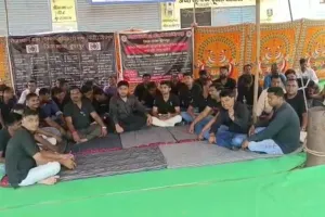 ग्राम विकास अधिकारी संघ का वादा खिलाफी आन्दोलन, सरकार के खिलाफ कलेक्ट्रेट पर धरना देकर किया प्रदर्शन 