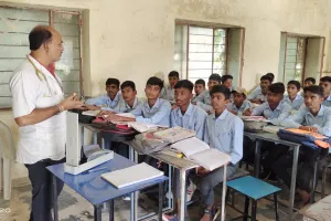 आरोग्य सप्ताह अभियान सरथुना में छात्र छात्राओं का हुआ स्वास्थ्य परीक्षण