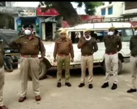 शहर सहित ग्रामीण क्षेत्रो में पुलिस का फ्लेग मार्च, आमजन को कोरोना के खतरे के प्रति किया जागरूक और सतर्क 
