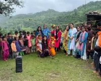 अलसीगढ़ के नाला फला गांव में राधा-कृष्ण बनकर ग्रामीण बच्चो ने मनाई जन्माष्टमी