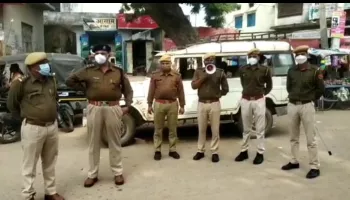 शहर सहित ग्रामीण क्षेत्रो में पुलिस का फ्लेग मार्च, आमजन को कोरोना के खतरे के प्रति किया जागरूक और सतर्क 